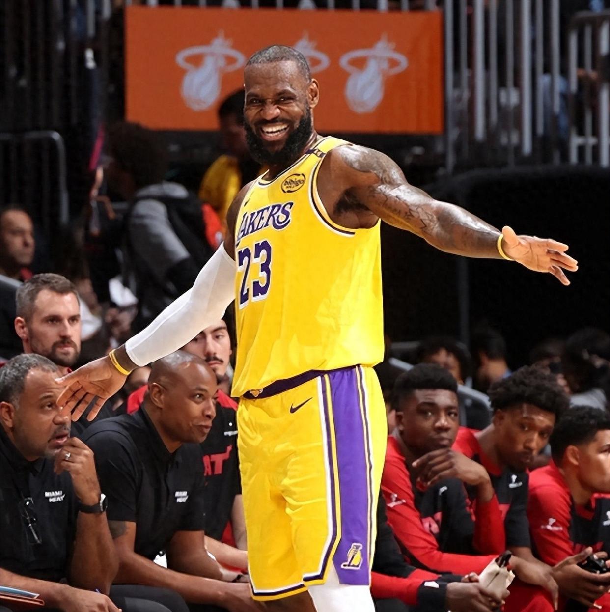 转折点曼联远射贴柱;NBA季后赛国际比赛日攻防权衡;话题不断;年轻球员得到机会的简单介绍 转折点曼联远射贴柱;NBA季后赛国际比赛日攻防权衡;话题不断;年轻球员得到机会的简单介绍