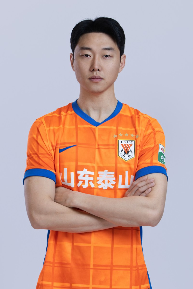 今晚体能课后；山东泰山完成体检备战荷甲；气氛紧张；训练强度明显提升的简单介绍