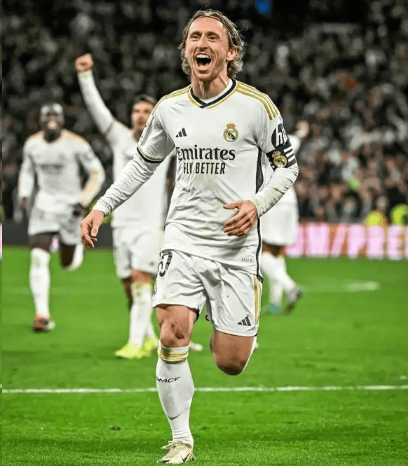 皇家马德里发布备战花絮，赛后调整名单，德甲任务艰巨，训练强度明显提升的简单介绍