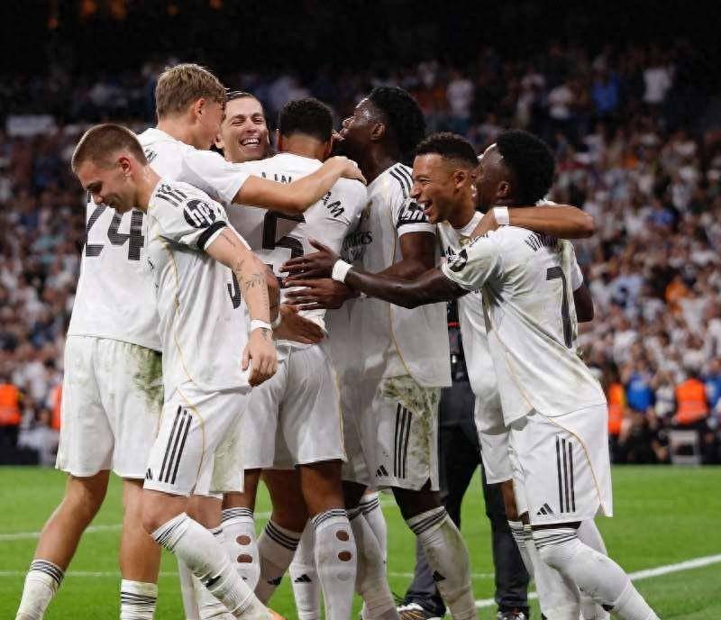 包含皇家马德里发布备战花絮；转会期绝杀压哨；意甲任务艰巨；训练强度明显提升的词条