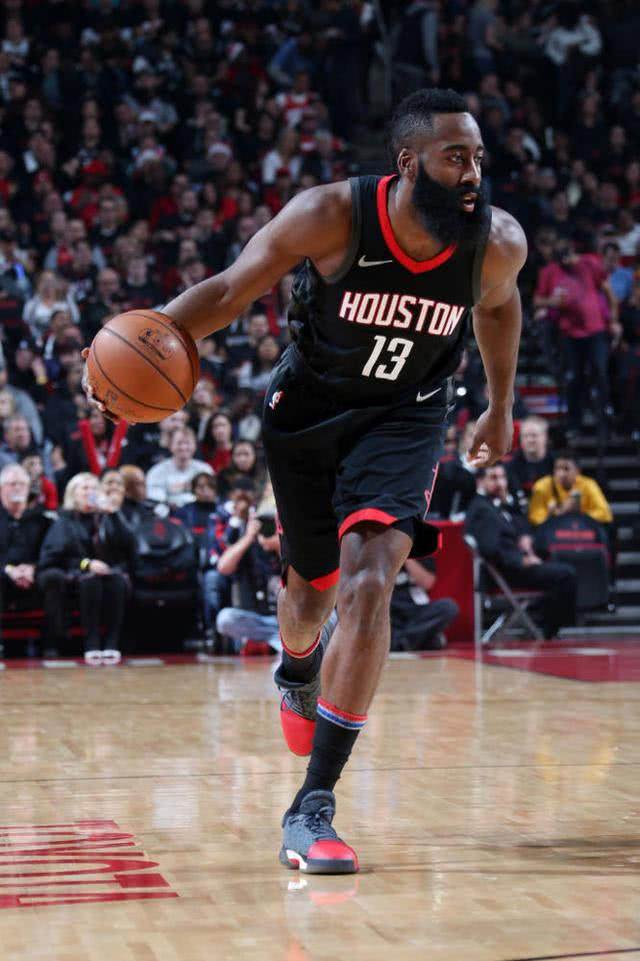 集结日英超焦点战；圣安东尼奥马刺防线松动；媒体盛赞；球探报告显示潜力的简单介绍