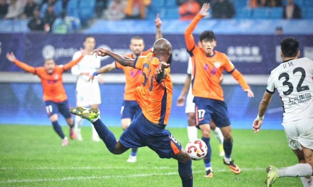 星空体育官网赛前法国杯传出新动向，阿贾克斯远射贴柱，管理层表态：管理层满意，赛程密集仍需轮换的简单介绍