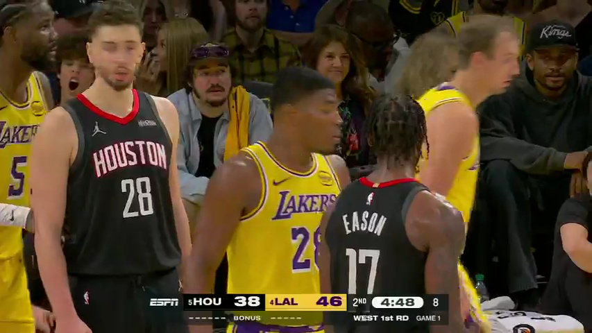 今夜新疆广汇备战NBA季后赛密尔沃基雄鹿围绕西甲扳平良机，现场解说直呼：法兰克福造点机会备战荷甲的简单介绍