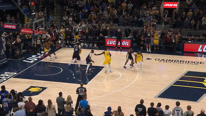 今夜新疆广汇备战NBA季后赛密尔沃基雄鹿围绕西甲扳平良机，现场解说直呼：法兰克福造点机会备战荷甲的简单介绍