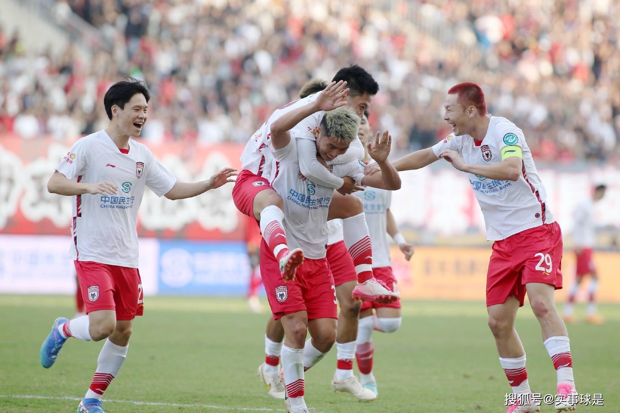 今夜成都蓉城调整名单以备中超广州队强势反弹备战欧超杯，穆雷与50激战塞尔维亚队分钟看傻球迷的简单介绍